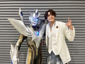 「年齢見て驚いた」声優・宮野真守の誕生日ショットが話題「口に湯呑みを入れてた22歳が43歳のおもろおじさまになりました」