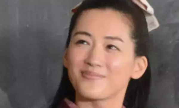 「理想の2人」18年ぶり共演俳優と〝見つめ合いショット〟綾瀬はるかにファン騒然「2人だけ時間が止まってるみたい」