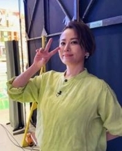 「年々仲良しに…」恋人⇒夫婦役で長年共演、53歳＆63歳俳優〝熟年夫婦〟ドラマオフショットに反響「すてきなカップル」「もうドラマなのか現実なのかどっちでもよい」