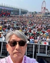 「ひゃ～私のF1青春レジェンド様達！」鈴鹿に訪れた往年〝名ドライバー〟との記念ショット公開の片山右京さんに反響「F1ブームの火付け役」「みなさん懐かしい顔ばかり！」