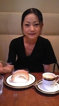 「未婚で出産と聞いた時は…」高校教師ヒロイン〝50歳電撃婚〟新婚・遠山景織子の最新姿に「その昔あの透明感に落ちた」「夜のプールで泳ぐシーンが…」