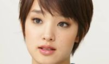 「妖艶で困ります」〝ランチパック〟CMでブレイク…〝雰囲気ガラリ〟33歳女優の最新ショットに反響「仕草に表情たまらん!」「腹立つほどに可愛い」