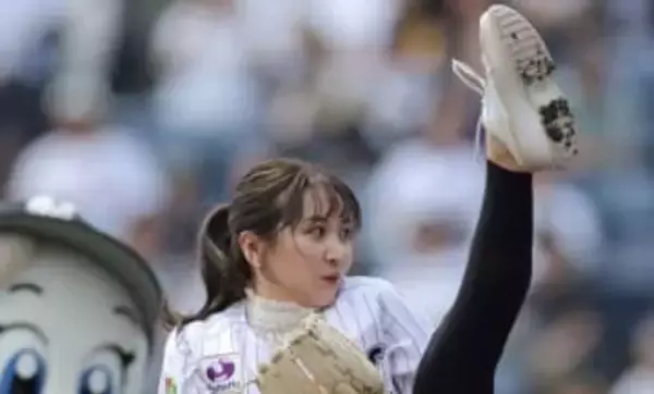 「いや誰⁉」「すっぴんですか?」野球ファンおなじみのフリーアナ袴田彩会〝寝起き顔〟公開にファン騒然「別人やん！」「半分寝てる」