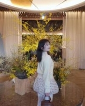 第1子誕生から1年⇒22歳俳優夫が急逝…26歳モデル〝突然の報告〟青木菜花の心機一転ショットに「すごい大きな決断‼」「絶対良い経験になる」の声