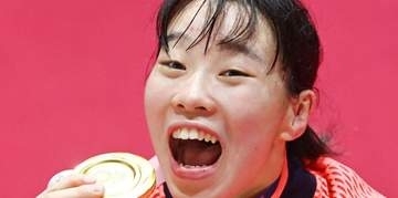 「え？あの入江聖奈さん？」五輪金⇒カエル研究者へ…ボクシング女王〝白衣姿〟の近影に「天は二物を与えずという言葉が当てはまらない好例」「尊敬しかない」