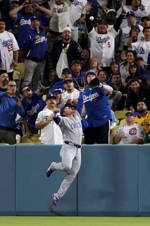 堅守のカブスが破竹の10連勝　鈴木誠也が大飛球を好捕　遊撃手スワンソンは横っ飛びのスーパーキャッチ