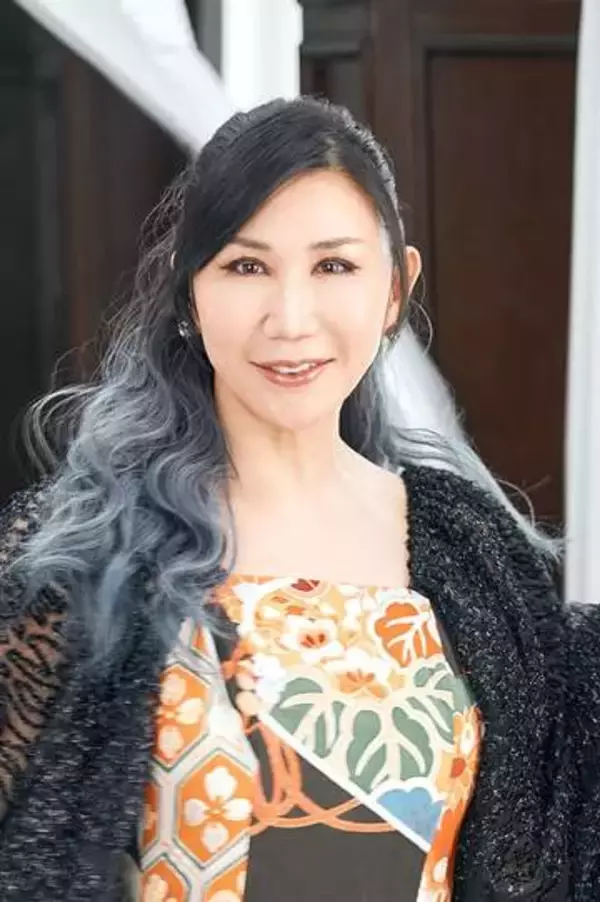 高橋洋子、『残酷な天使のテーゼ』を歌うコツ　カラオケランキングに通算1000週目のランクイン