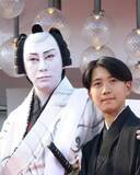 「市川團十郎、息子・新之助と『ベネチア国際映画祭』に登場　歌舞伎の衣装でレッドカーペットを歩く」の画像1