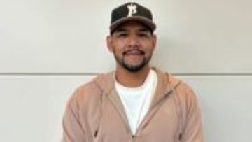 【DeNA】ベネズエラ出身右腕ルイーズが来日「100%ベストを尽くしてチームに貢献していきます」背番号は「49」