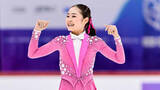 「【フィギュア】島田麻央が笑顔の首位発進　前人未到の4連覇なるか　初出場の岡万佑子も2位につける」の画像1