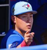 「【岡本和真】“新ポーズ”披露　ペッパーミルやデコルテポーズに続くか！？」の画像1