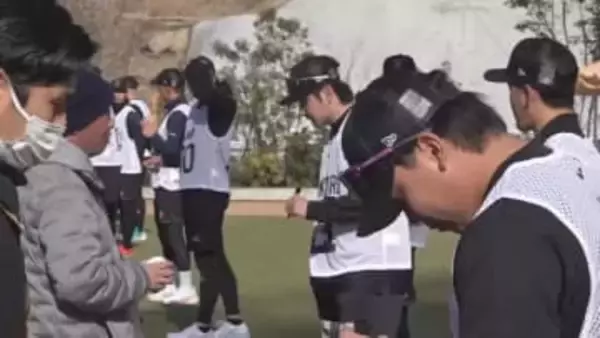 巨人新人11人が即席サイン会　練習前に約20分ファンと交流　ドラ1竹丸和幸「すごく並んでいただいた」