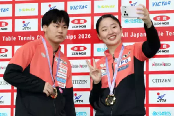 快挙！17歳の張本美和が全日本で史上初『4冠』　松島輝空と混合ダブルス、長﨑美柚と女子ダブルス制す