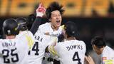 「【ソフトバンク】柳田悠岐がサヨナラタイムリー！　直後のリプレー検証には「いまいちルールの方も理解してませんので…」」の画像1