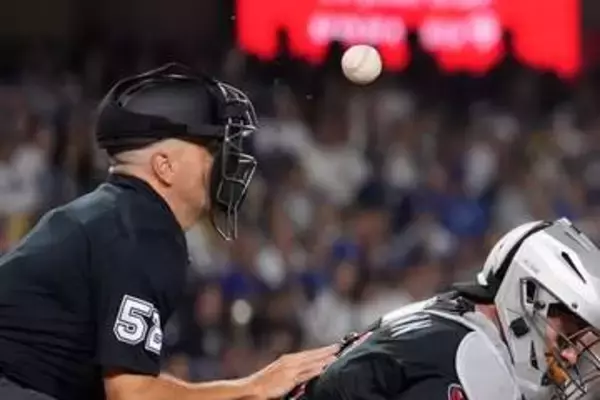 ドジャース戦で球審に158キロ直球が直撃のアクシデント　大事に至らず試合続行