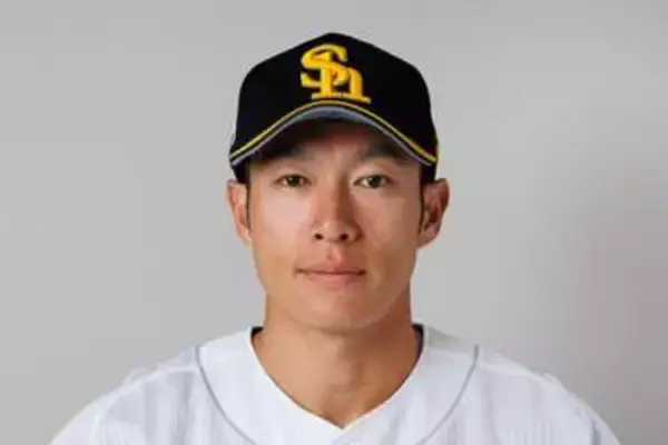 【ソフトバンク】手元に死球を受けた柳田悠岐が途中交代　直後はプレー継続も…守備からベンチに下がる