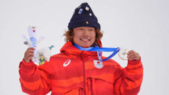 【スノーボード】スロープスタイルで銀メダルの長谷川帝勝「ほっとした気持ちのほうが大きい」ビッグエアでメダル逃すも悲願のメダル