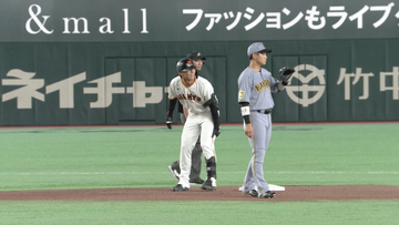 負傷か？巨人・平山功太　阪神・髙橋遥人から2塁打も左太もも裏を気にするしぐさ→代走送られる