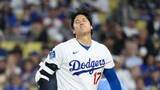 「ドジャースが3連敗で首位陥落　リリーフ陣粘れずロバーツ監督険しい表情　無安打の大谷翔平は苦しい5月　佐々木朗希は6回途中3失点」の画像1