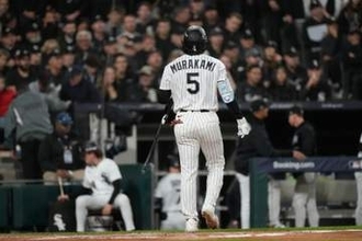 村上宗隆の今季が終了　無念の4三振でPS敗退もシーズン35本塁打は大谷超えの日本人1年目最多記録　3年連続100敗以上のチームをよみがえらせる