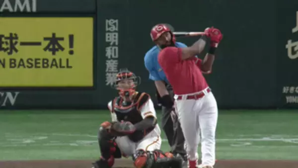 【広島】ファビアンが2試合連発の先制12号ソロ　ファンで赤く染まるレフトスタンド上段への一発　7月だけで7本塁打と量産体制