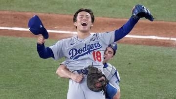ドジャースPSあす始動　山本由伸の昨季は熱いドラマ連発　“中0日”で世界一決めたマウンドで仲間にもみくちゃ　ワールドシリーズMVP受賞