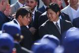 「ホワイトハウス訪問で“決め顔”大谷翔平　いつもと違う黒スーツ姿で山本由伸と2ショット　おどける舞台裏動画を球団公開」の画像1