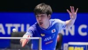 【卓球】張本智和が中国・陳俊菘にフルゲームのすえ勝利　最終ゲームは終盤の5連続ポイントで逆転〈シンガポールスマッシュ〉