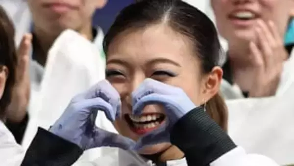 【フィギュア】団体・女子シングルSPで坂本花織が1位　仲間と笑顔見せる　日本は3種目終えて2位【ミラノ・コルティナ五輪】