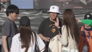開始前から長蛇の列　巨人編成本部参与の長野久義さんがサイン会　広島との練習試合後に
