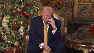 トランプ大統領「サンタクロース追跡ホットライン」に参加　子どもたちに持論を展開