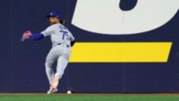 「野球の神様の悪戯としか...」9回に起きた“珍プレー”にファンも衝撃　ドジャースはヒヤヒヤも逃げ切る