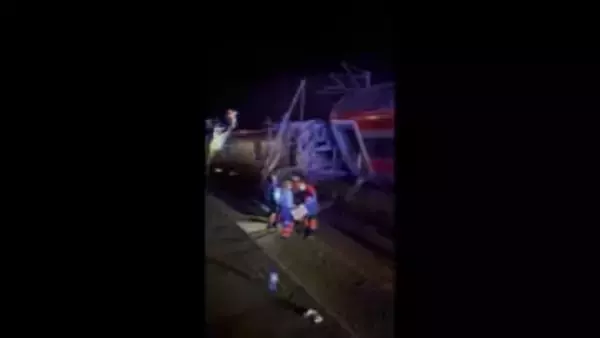 スペイン南部で高速鉄道2本が脱線　少なくとも10人死亡、約100人ケガ