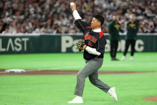【WBC】松坂大輔氏が始球式でストライク　侍のユニホーム・背番号18を着用　マウンドの土には入らず