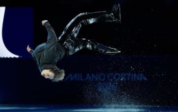 イリア・マリニンがカジュアル衣装でエキシビション登場　豪快バックフリップ披露しファン大歓声