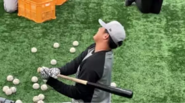 【キャンプ恒例】巨人・阿部監督が“歓迎”したのは石塚裕惺　股割りティー打撃「ウエルカムティー」