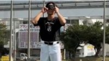 【きょうの1シーン】目隠ししてダッシュ？　育成の宇都宮葵星がちょっと変わった練習に挑戦