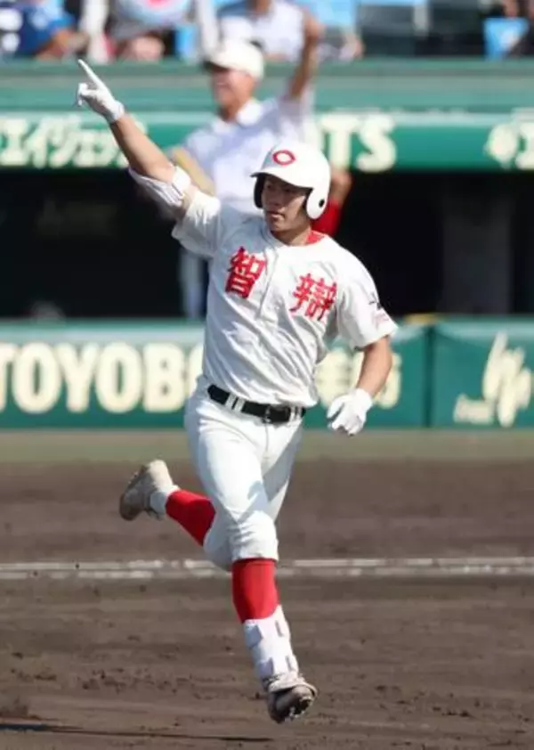 どよめく甲子園　智弁和歌山の楠本龍生が横浜のエース織田翔希から豪快3ラン　3回に一挙4得点で逆転