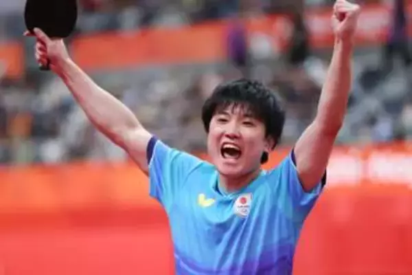 【卓球】崖っぷちで張本智和が世界1位の王楚欽を撃破！　中国との決勝で2勝あげる大仕事　60年ぶり金メダルへ勝負は最終第5試合へ＜アジア競技大会＞