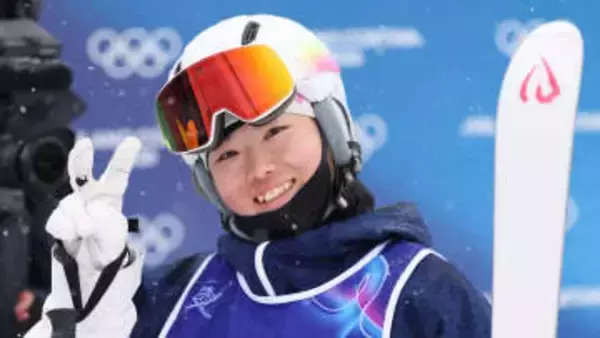 【モーグル】冨髙日向子「とってもうれしい気持ち」富山でのW杯2位に笑顔はじける　五輪メダリストの堀島行真も3位で日本勢男女ともに表彰台