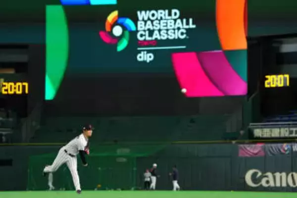 WBC開幕へ東京ドームが“フォルムチェンジ完了”　グラウンドの装飾を変更するタイムラプス動画が公開