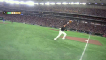 【巨人】ルーキー・竹丸和幸を救う坂本勇人の好プレー　鋭い打球をジャンピングキャッチ
