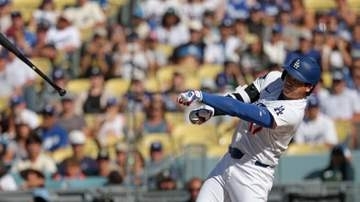 大谷翔平のバットがすっぽ抜け　「ワオ！」と声をあげ苦笑い　ファウルゾーンに飛んだバットを相手選手が回収