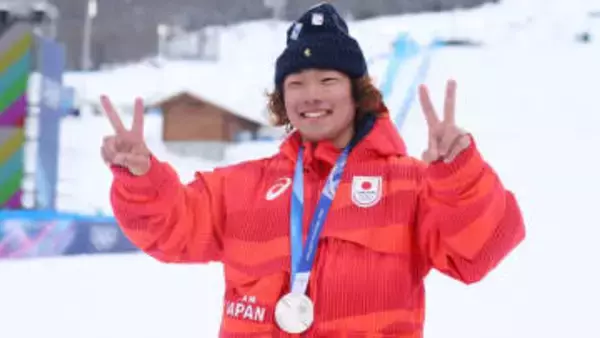 銀メダル長谷川帝勝「覚悟と努力が報われた」　直前に“半月板損傷”　それでも挑んだオリンピック【スノーボード】
