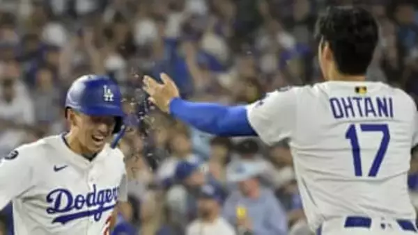 大谷翔平も「いいね！」で祝福　チームメートのエドマンに第2子長女が誕生　始球式に登場した長男イーライくんも笑顔で抱っこ