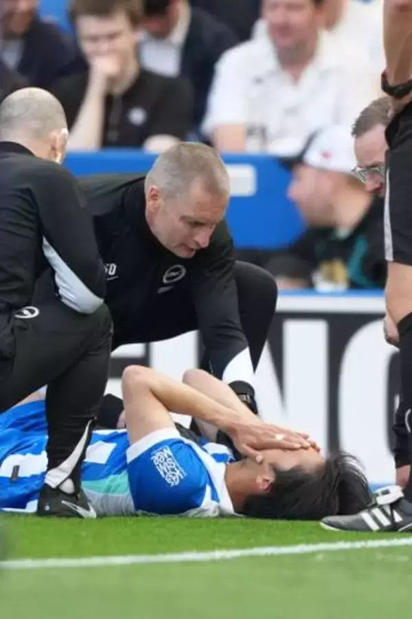 【サッカー】三笘薫がハムストリング痛め途中交代　ピッチに倒れ顔を覆う　W杯メンバー発表直前でのアクシデント