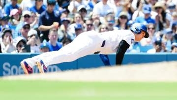 大谷翔平が試合中に突如筋トレ　3塁ベース上で見せたレア映像