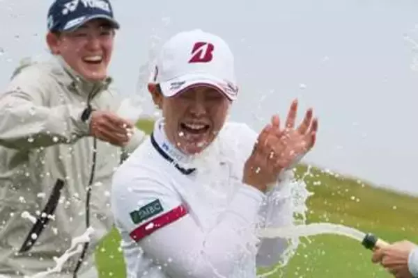 吉田優利が米ツアー初優勝　豪快にシャンパンの祝福　最終日に4打差逆転【女子ゴルフ】