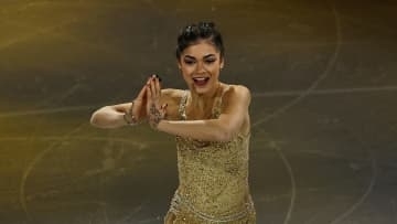 尻もちに照れ笑い　18歳のペトロシアンがエキシビションで笑顔の舞い　フリーでは4回転にも挑戦した“ロシア女王”