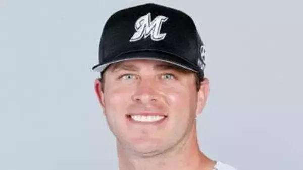 【ロッテ】来日初勝利の新助っ人がお立ち台の最後に珍しい一言「拍手をお願いします！」　両チームのファンから温かな拍手